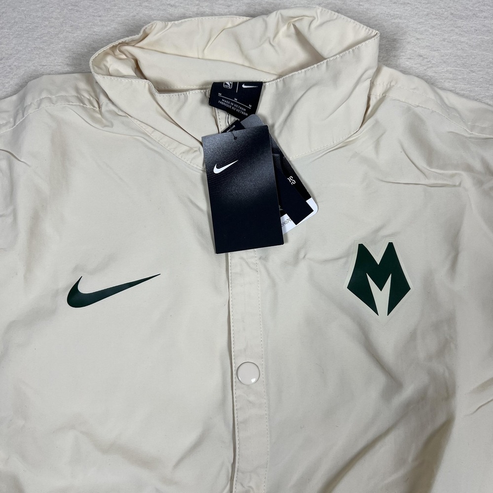 Milwaukee Bucks Jacket Mens Medium Cream NBA Basketball Nike M Logo Hooded Nylon